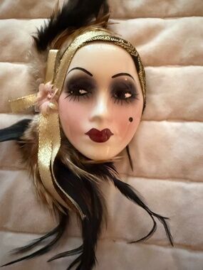 porceline face mask by unique creations 4x5